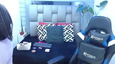Snapshot of evelin_zaens chatting on 06-28-26, 05:13 evelin zaens online show from 06-28-26, 05:13