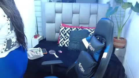 Snapshot of evelin_zaens chatting on 06-30-26, 03:18 evelin zaens online show from 06-30-26, 03:18