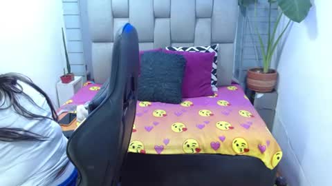 Snapshot of evelin_zaens chatting on 07-14-26, 04:06 evelin zaens online show from 07-14-26, 04:06
