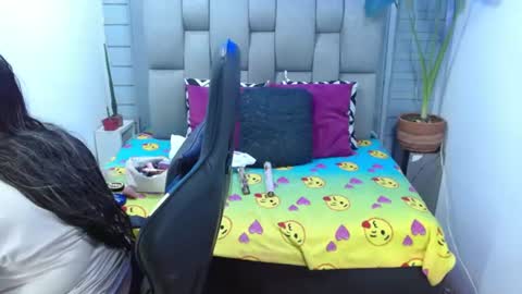 Snapshot of evelin_zaens chatting on 07-15-26, 04:18 evelin zaens online show from 07-15-26, 04:18