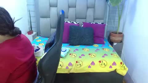 Snapshot of evelin_zaens chatting on 07-21-26, 03:31 evelin zaens online show from 07-21-26, 03:31