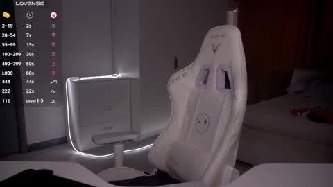 Snapshot of evelina_fox chatting on 02-08-26, 11:24 Evelina online show from 02-08-26, 11:24