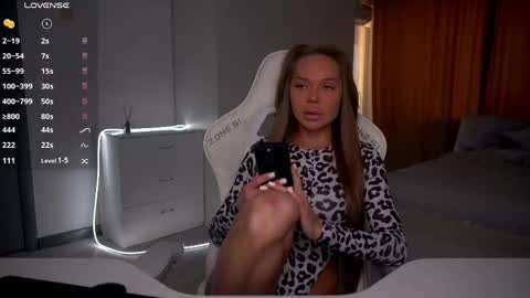 Evelina online show from 04-12-26, 02:11