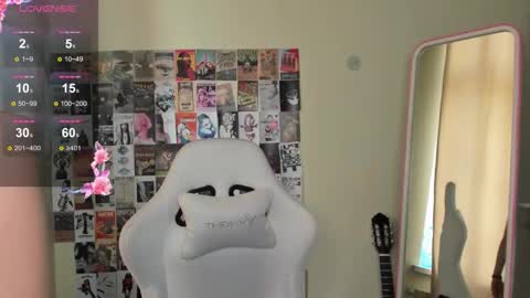 Snapshot of evelinalu chatting on 02-22-26, 05:08 Evelina online show from 02-22-26, 05:08