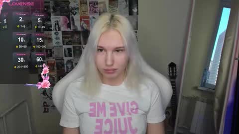 Snapshot of evelinalu chatting on 02-26-26, 11:53 Evelina online show from 02-26-26, 11:53