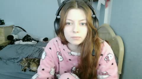 Snapshot of evelinamercer chatting on 06-06-26, 10:42 Alice 3 online show from 06-06-26, 10:42