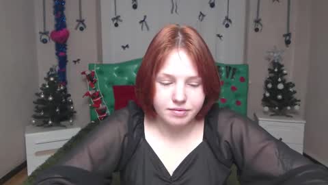 Snapshot of evelinaredfox chatting on 12-15-25, 06:06 EvelinaRedfox online show from 12-15-25, 06:06