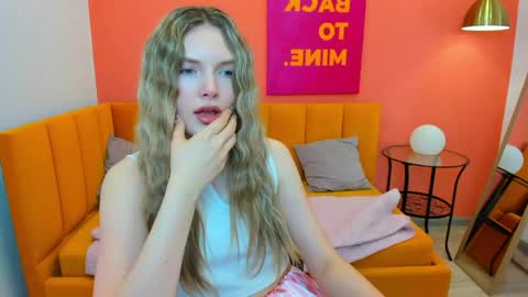 Snapshot of evelineamore chatting on 05-18-26, 08:42 Eveline online show from 05-18-26, 08:42