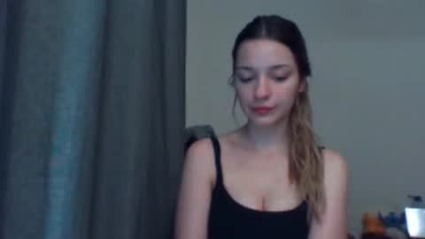 Snapshot of evelinemagnetic chatting on 06-16-26, 08:33 EvelinaMagnetic online show from 06-16-26, 08:33