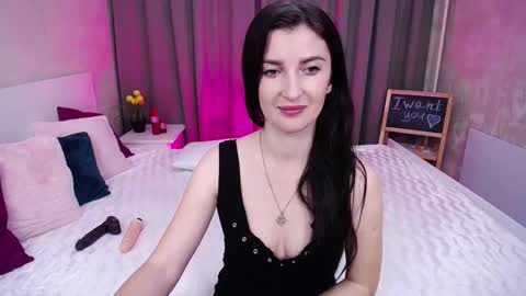 Snapshot of evelingills chatting on 10-13-25, 05:07 Evelin online show from 10-13-25, 05:07