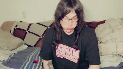 Snapshot of evelyn420521 chatting on 01-10-25, 07:25 evelyn420521 online show from 01-10-25, 07:25