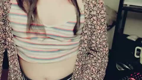 Snapshot of evelyn420521 chatting on 05-28-26, 07:49 evelyn420521 online show from 05-28-26, 07:49