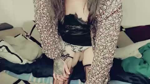 Snapshot of evelyn420521 chatting on 06-04-26, 05:41 evelyn420521 online show from 06-04-26, 05:41
