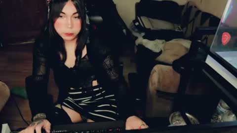 Snapshot of evelyn420521 chatting on 07-17-26, 06:13 evelyn420521 online show from 07-17-26, 06:13