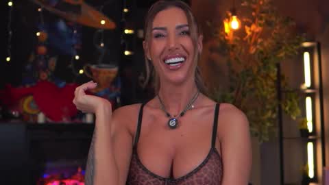 Evelyn online show from 03-07-26, 07:11