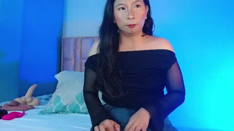 Snapshot of evelyn_flores1 chatting on 06-22-26, 02:46 online show from 06-22-26, 02:46