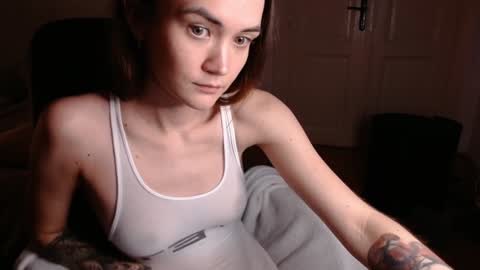 Snapshot of evelyn_gg chatting on 12-17-24, 03:17 Evelyn online show from 12-17-24, 03:17