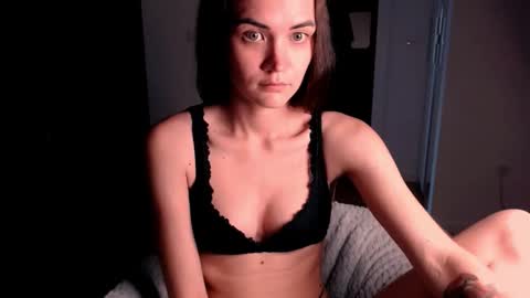 Snapshot of evelyn_gg chatting on 09-21-25, 03:46 Evelyn online show from 09-21-25, 03:46