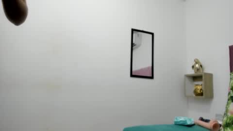 Snapshot of evelyn_morgan1 chatting on 10-18-25, 12:35 evelyn_morgan1 online show from 10-18-25, 12:35