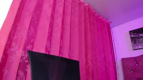 Snapshot of evelyn_sandoval chatting on 05-01-26, 02:27 Evelyn Sandoval online show from 05-01-26, 02:27