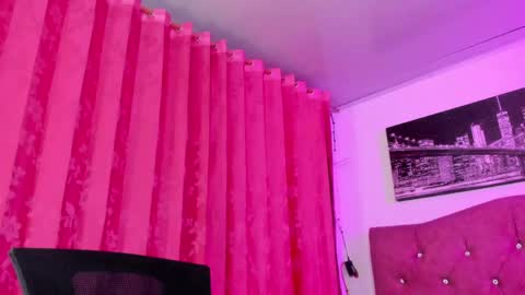 Snapshot of evelyn_sandoval chatting on 05-25-26, 01:33 Evelyn Sandoval online show from 05-25-26, 01:33
