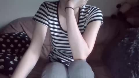 Snapshot of evelyn_tessy chatting on 04-25-26, 04:15 Evelyn online show from 04-25-26, 04:15