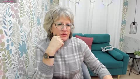 Evelyn online show from 01-09-25, 05:02