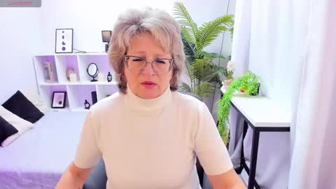 Evelyn online show from 11-04-25, 05:06