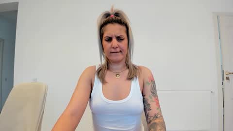 Snapshot of evelynevyyy chatting on 03-16-26, 07:34 evelynevyyy online show from 03-16-26, 07:34