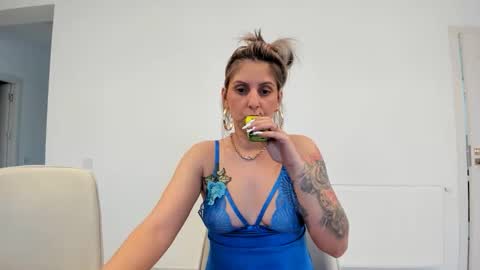 Snapshot of evelynevyyy chatting on 03-17-26, 06:39 evelynevyyy online show from 03-17-26, 06:39