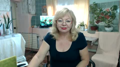 Snapshot of evelynloveshy chatting on 01-12-25, 09:08 BarbaraBlondy online show from 01-12-25, 09:08
