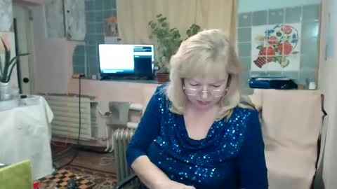 Snapshot of evelynloveshy chatting on 01-13-25, 05:23 BarbaraBlondy online show from 01-13-25, 05:23
