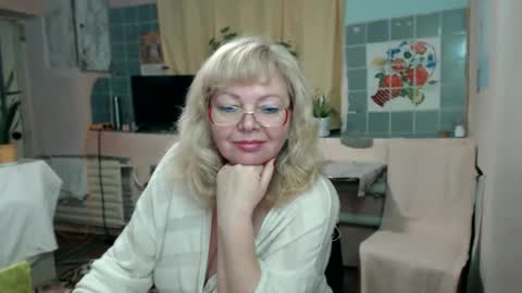 Snapshot of evelynloveshy chatting on 01-15-25, 01:12 BarbaraBlondy online show from 01-15-25, 01:12