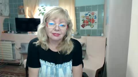 Snapshot of evelynloveshy chatting on 01-17-25, 08:13 BarbaraBlondy online show from 01-17-25, 08:13