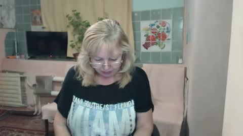 Snapshot of evelynloveshy chatting on 01-17-25, 07:38 BarbaraBlondy online show from 01-17-25, 07:38