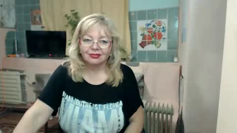 Snapshot of evelynloveshy chatting on 01-17-25, 10:45 BarbaraBlondy online show from 01-17-25, 10:45