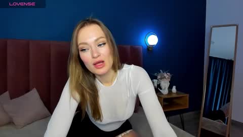 Evelyn online show from 11-17-25, 01:33