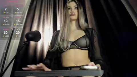 Snapshot of evelynvlove chatting on 06-29-26, 07:47 Evelynvlove online show from 06-29-26, 07:47