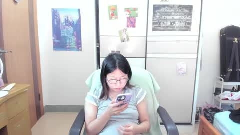 Snapshot of everhigh chatting on 09-10-25, 09:31 Coco online show from 09-10-25, 09:31