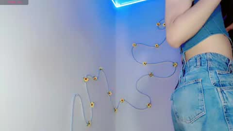 everlin_01 online show from 06-13-26, 07:01