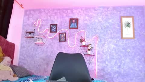 everlin__hot_ online show from 02-01-26, 12:15