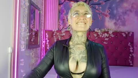 everlyn_sexx online show from 04-17-26, 01:58