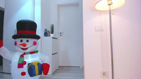 Snapshot of eves_bodyxxx chatting on 12-22-24, 09:55 Sensation Body online show from 12-22-24, 09:55