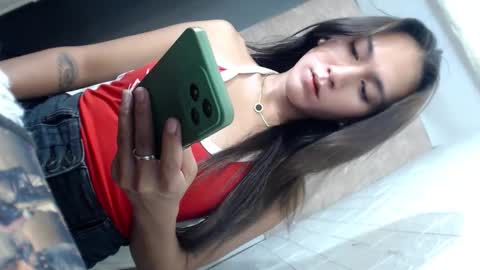 Snapshot of eves_candy chatting on 10-06-25, 02:31 Chloe mae online show from 10-06-25, 02:31