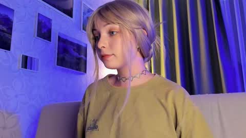 Snapshot of eves_eyes chatting on 09-11-25, 10:37 Forget me not eve on CB online show from 09-11-25, 10:37