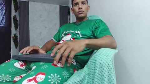 Snapshot of evessinn chatting on 12-22-25, 12:46 luis online show from 12-22-25, 12:46