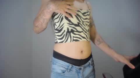 Snapshot of evi_kitty chatting on 02-27-25, 12:32 Evi online show from 02-27-25, 12:32