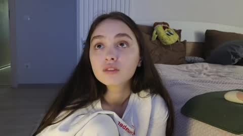 evi_woow online show from 04-25-26, 08:39