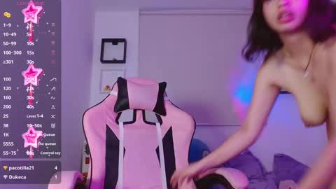 Evie Cloud online show from 12-15-24, 05:45