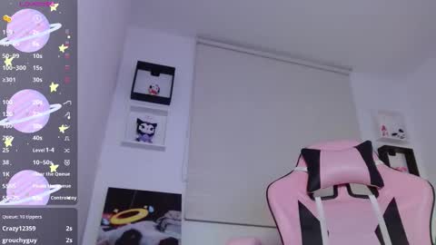 Evie Cloud online show from 10-11-25, 04:01